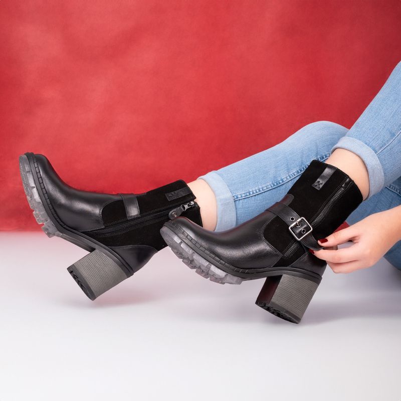 High-Rise Jeans